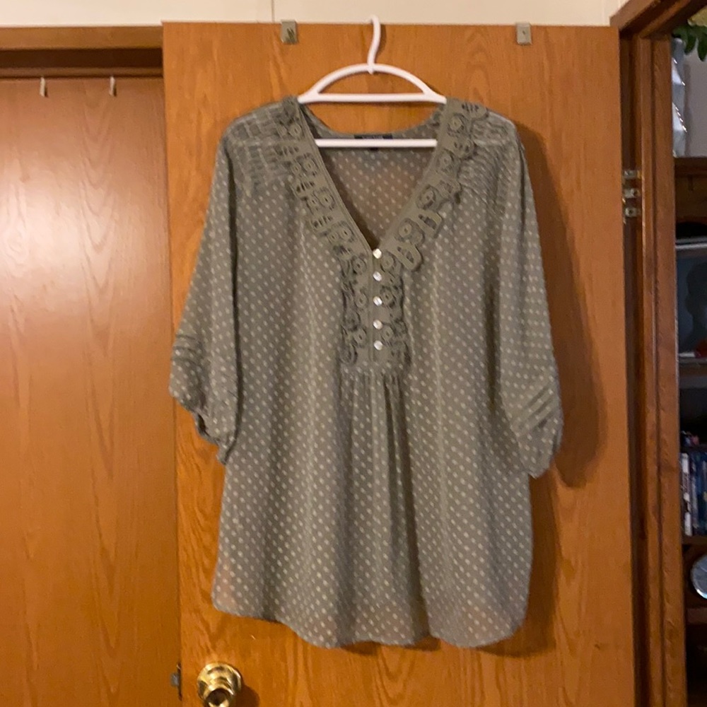 New Daniel Rainn shirt, gently worn